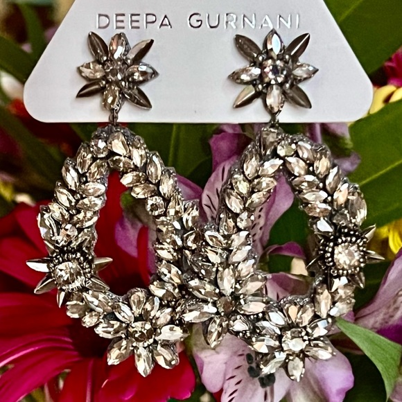 🌺🎉HP🎉🌺 NWT Deepa Gurnani Beaded Crystal Chandeliers - Picture 8 of 16